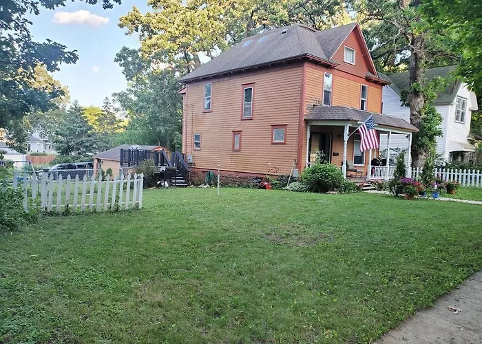 Beautiful Two Story Home By Fountain Lake And Mayo Clinic