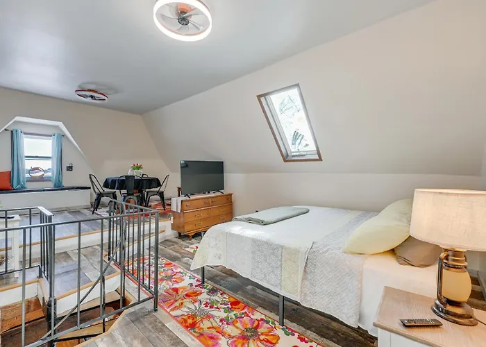 Charming Eagle Grove Farmhouse W/ Loft!