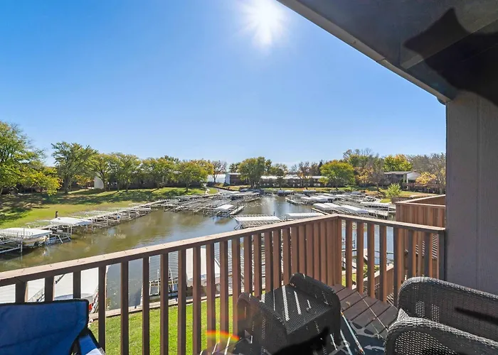 Lakeside Serenity - 2Br 1Ba Clear Lake Escape